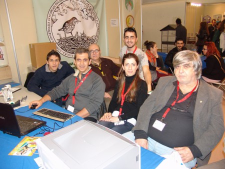 Κώστας Ρωσσόπουλος , Νατάσα, Λάκης Καζατζίδης, στα μετόπισθεν Σφήκας Νίκος.